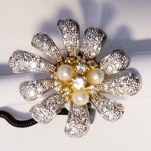 Flower crystal and pearl costume ring